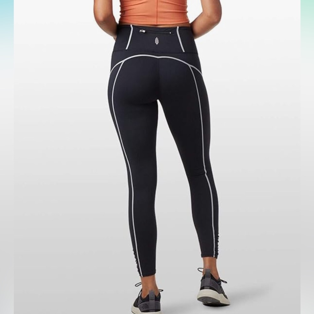 FREE PEOPLE MOVEMENT You're A Peach Leggings Black Size XS